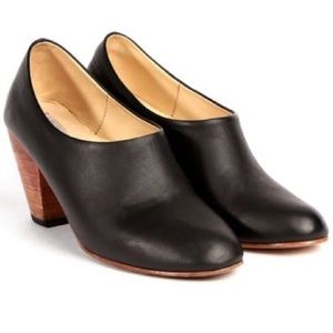 Nisolo Austin Heel black w/ stacked heel. Size 9